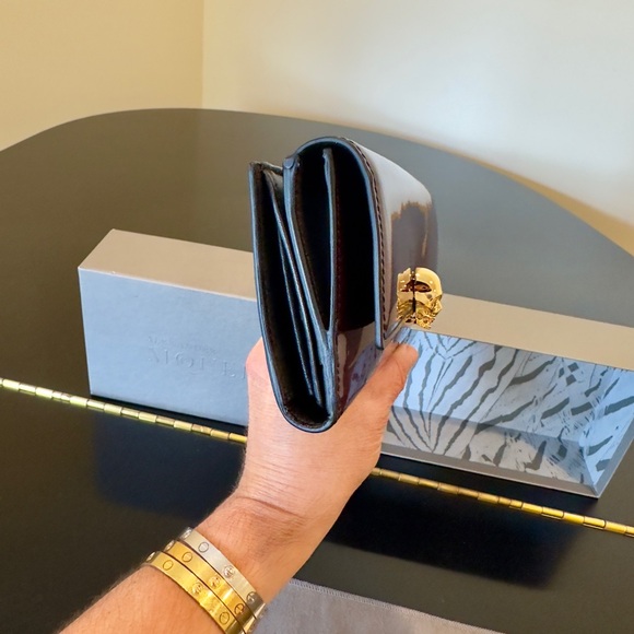 NWT Luxury RARE Chic Authentic Alexander McQueen Patent Leather Skull Wallet - Picture 10 of 17